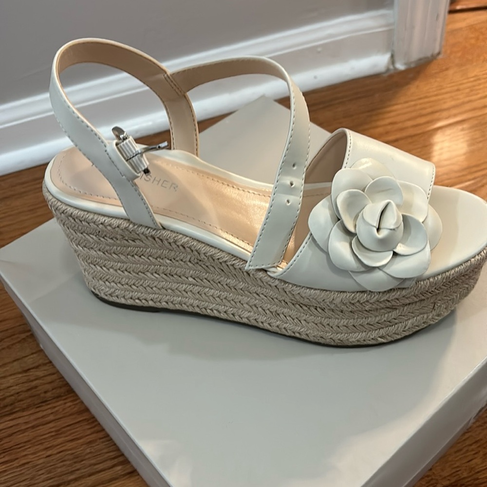 Marc Fisher platform sandal. New in box. Perfect condition